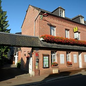 Hotel Restaurant La Paix La Robe Et Le Palais